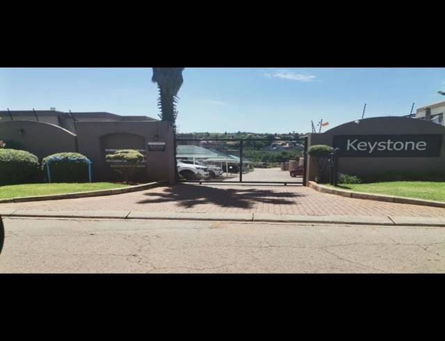 2 BEDROOM TOWNHOUSE FOR SALE IN GLENVISTA